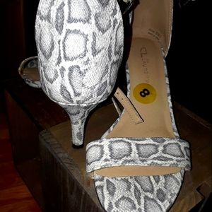 Chinese laundry snake print shoes. New size 8